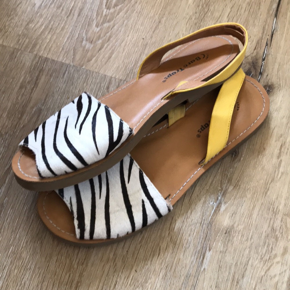 Bear traps yellow 💛and zebra stripes sandals